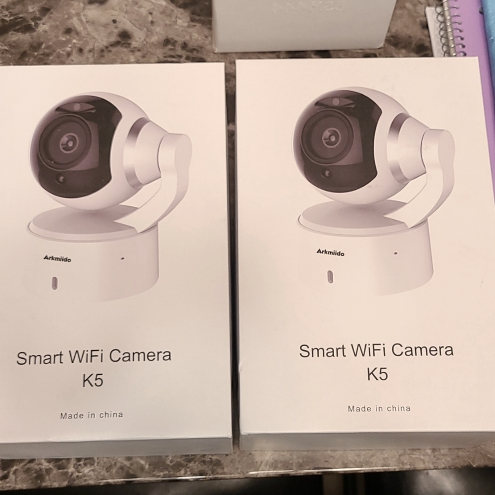 Set of Arkmiido smart wifi cameras